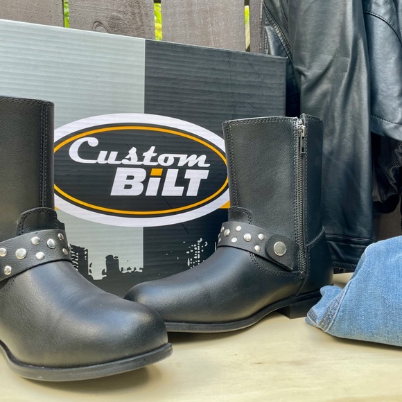 Custom BiLT Women's Scarlet Leather Boots - Picture 2 of 5